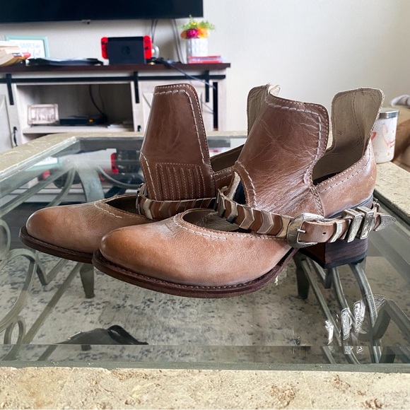 Freebird Boot Blade Slip-On Ankle Chevron Leather Western Almond-Toe Taupe 8 GUC - Picture 2 of 12